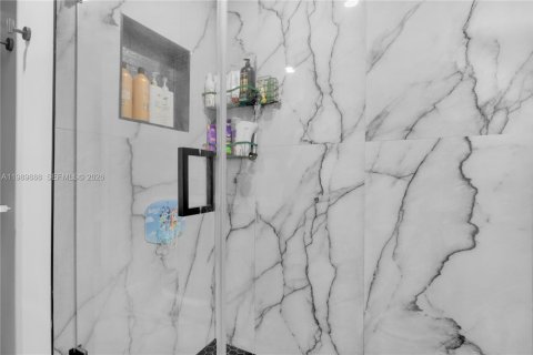 Condo in Miami, Florida, 2 bedrooms  № 2058057 - photo 18