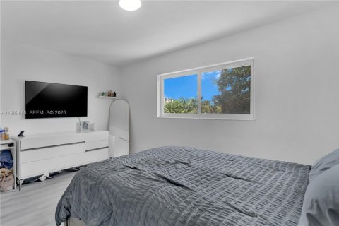 Condo in Miami, Florida, 2 bedrooms  № 2058057 - photo 15