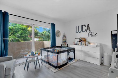 Condo in Miami, Florida, 2 bedrooms  № 2058057 - photo 20