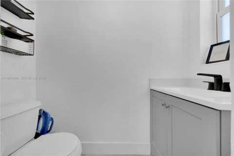 Condo in Miami, Florida, 2 bedrooms  № 2058057 - photo 24