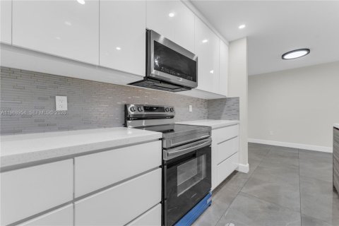 Condominio en venta en Miami, Florida, 2 dormitorios, 98.01 m2 № 2029802 - foto 9