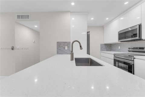 Condominio en venta en Miami, Florida, 2 dormitorios, 98.01 m2 № 2029802 - foto 10