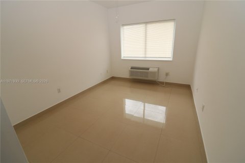 Villa ou maison à louer à Miami Beach, Floride: 1 chambre, 55.74 m2 № 2033716 - photo 12