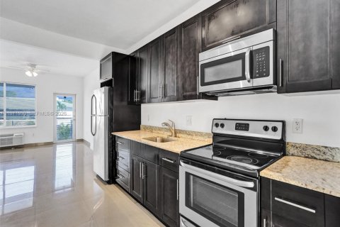 Villa ou maison à louer à Miami Beach, Floride: 1 chambre, 55.74 m2 № 2033716 - photo 3