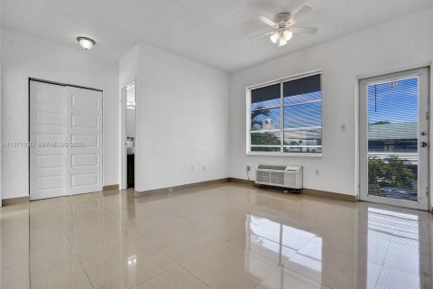 Villa ou maison à louer à Miami Beach, Floride: 1 chambre, 55.74 m2 № 2033716 - photo 4