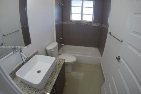 Villa ou maison à louer à Miami Beach, Floride: 1 chambre, 55.74 m2 № 2033716 - photo 10