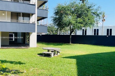 Condominio en Miami, Florida, 2 dormitorios  № 2013346