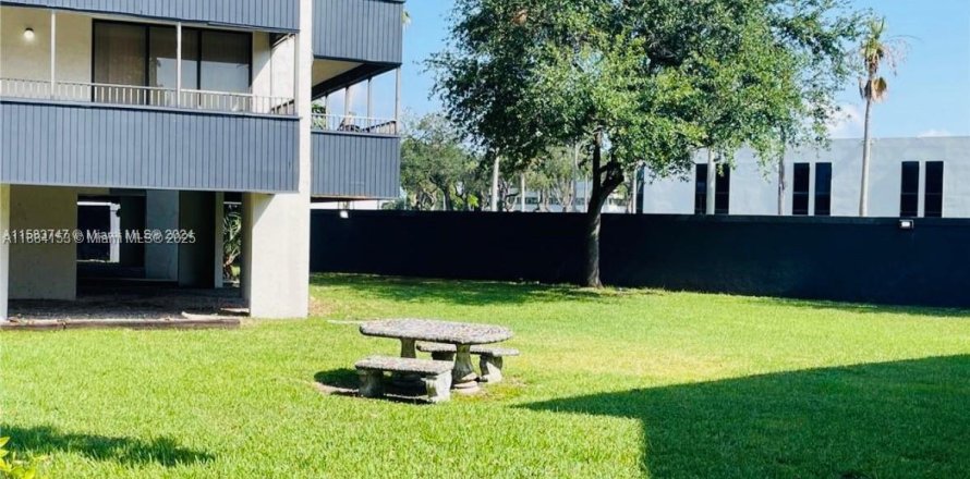 Condominio en Miami, Florida, 2 dormitorios  № 2013346