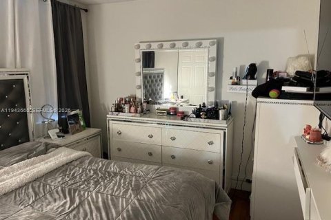 Adosado en venta en Hialeah, Florida, 3 dormitorios, 121.14 m2 № 2001723 - foto 23