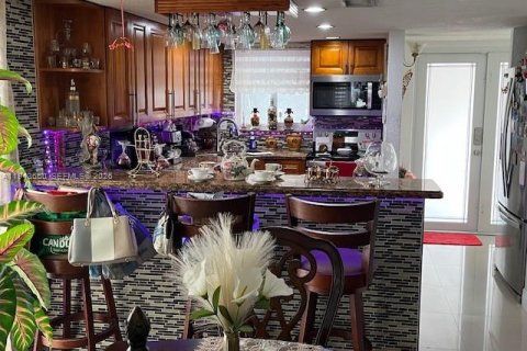 Adosado en venta en Hialeah, Florida, 3 dormitorios, 121.14 m2 № 2001723 - foto 29