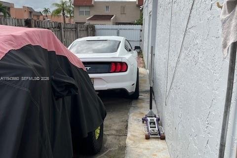 Adosado en venta en Hialeah, Florida, 3 dormitorios, 121.14 m2 № 2001723 - foto 15