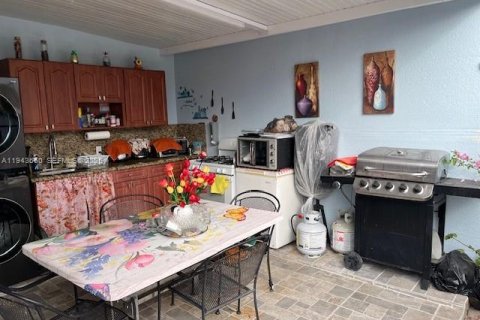 Adosado en venta en Hialeah, Florida, 3 dormitorios, 121.14 m2 № 2001723 - foto 12