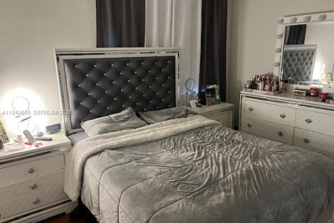 Adosado en venta en Hialeah, Florida, 3 dormitorios, 121.14 m2 № 2001723 - foto 24