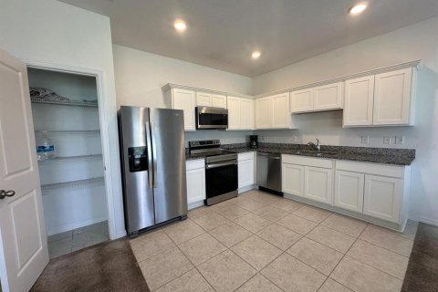 Townhouse in Davenport, Florida 3 bedrooms, 137.5 sq.m. № 1912009 - photo 7