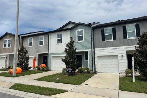 Townhouse in Davenport, Florida 3 bedrooms, 137.5 sq.m. № 1912009 - photo 2