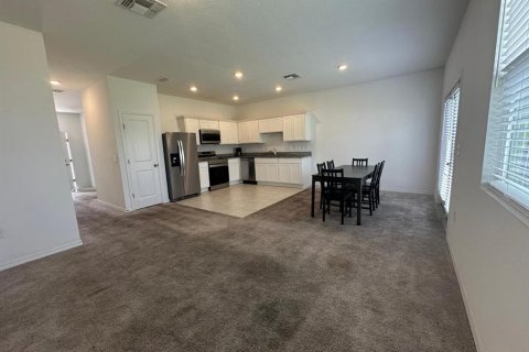 Townhouse in Davenport, Florida 3 bedrooms, 137.5 sq.m. № 1912009 - photo 6