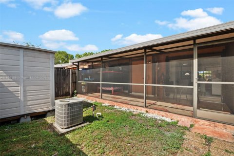 Townhouse in Pembroke Pines, Florida 2 bedrooms, 84.54 sq.m. № 1887498 - photo 20