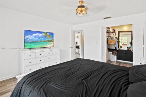 Townhouse in Pembroke Pines, Florida 2 bedrooms, 84.54 sq.m. № 1887498 - photo 11