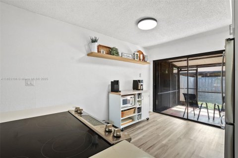 Townhouse in Pembroke Pines, Florida 2 bedrooms, 84.54 sq.m. № 1887498 - photo 7