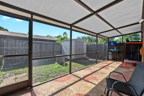 Townhouse in Pembroke Pines, Florida 2 bedrooms, 84.54 sq.m. № 1887498 - photo 18