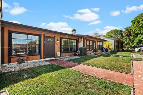 Townhouse in Pembroke Pines, Florida 2 bedrooms, 84.54 sq.m. № 1887498 - photo 22