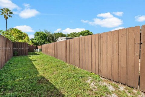 Townhouse in Pembroke Pines, Florida 2 bedrooms, 84.54 sq.m. № 1887498 - photo 21