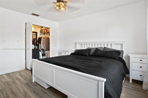 Townhouse in Pembroke Pines, Florida 2 bedrooms, 84.54 sq.m. № 1887498 - photo 10