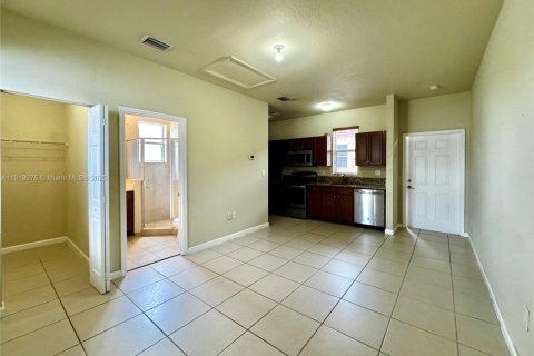 Commercial property in Miami, Florida 214.79 sq.m. № 1974521 - photo 3