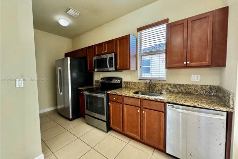 Commercial property in Miami, Florida 214.79 sq.m. № 1974521 - photo 4