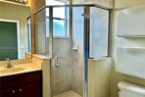 Commercial property in Miami, Florida 214.79 sq.m. № 1974521 - photo 6