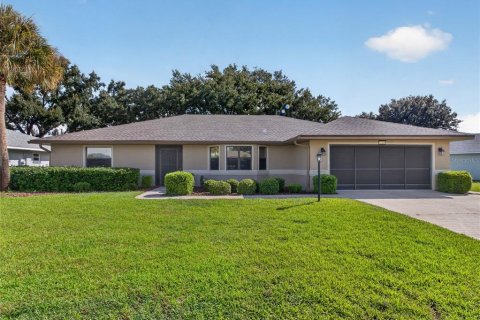 House in Leesburg, Florida 3 bedrooms, 189.61 sq.m. № 2366640