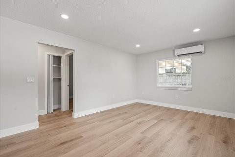 Immobilier commercial à vendre à Tampa, Floride: 4 chambres, 139.35 m2 № 1803921 - photo 7