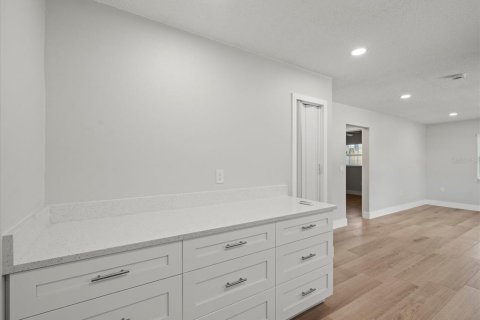 Immobilier commercial à vendre à Tampa, Floride: 4 chambres, 139.35 m2 № 1803921 - photo 12