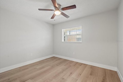 Immobilier commercial à vendre à Tampa, Floride: 4 chambres, 139.35 m2 № 1803921 - photo 14