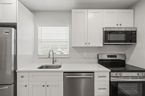 Immobilier commercial à vendre à Tampa, Floride: 4 chambres, 139.35 m2 № 1803921 - photo 10