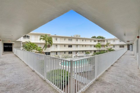 Villa ou maison à louer à North Miami, Floride: 1 chambre, 65.03 m2 № 1698160 - photo 4