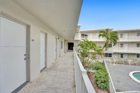 Villa ou maison à louer à North Miami, Floride: 1 chambre, 65.03 m2 № 1698160 - photo 3