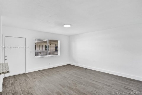 Villa ou maison à louer à North Miami, Floride: 1 chambre, 65.03 m2 № 1698160 - photo 9