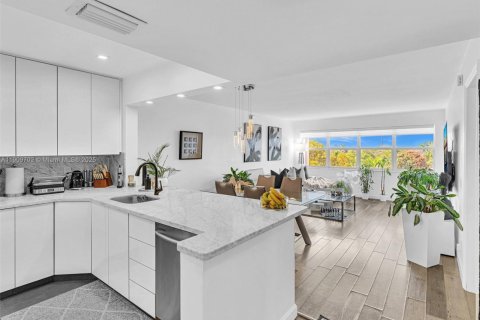 Copropriété à louer à Hallandale Beach, Floride: 1 chambre, 71.53 m2 № 1965883 - photo 11