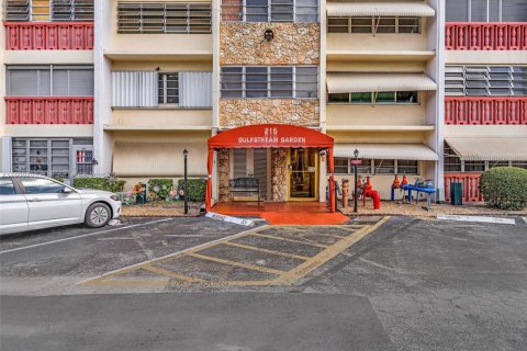 Copropriété à louer à Hallandale Beach, Floride: 1 chambre, 71.53 m2 № 1965883 - photo 4