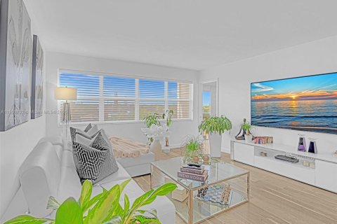 Copropriété à louer à Hallandale Beach, Floride: 1 chambre, 71.53 m2 № 1965883 - photo 7