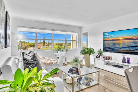 Copropriété à louer à Hallandale Beach, Floride: 1 chambre, 71.53 m2 № 1965883 - photo 5