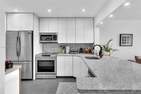 Copropriété à louer à Hallandale Beach, Floride: 1 chambre, 71.53 m2 № 1965883 - photo 12