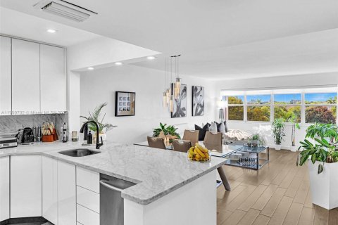 Copropriété à louer à Hallandale Beach, Floride: 1 chambre, 71.53 m2 № 1965883 - photo 9