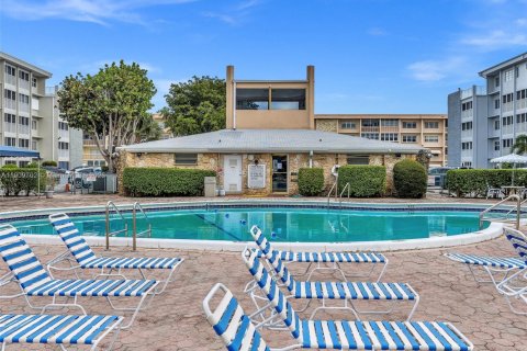 Copropriété à louer à Hallandale Beach, Floride: 1 chambre, 71.53 m2 № 1965883 - photo 21