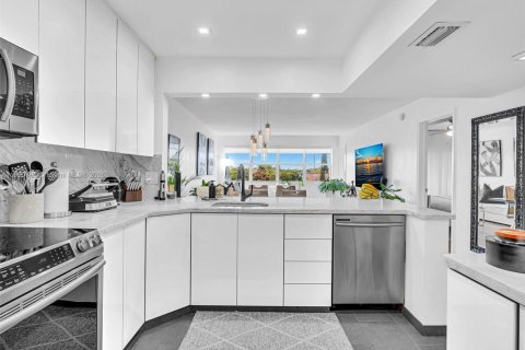 Copropriété à louer à Hallandale Beach, Floride: 1 chambre, 71.53 m2 № 1965883 - photo 10