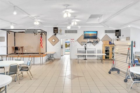 Copropriété à louer à Hallandale Beach, Floride: 1 chambre, 71.53 m2 № 1965883 - photo 23