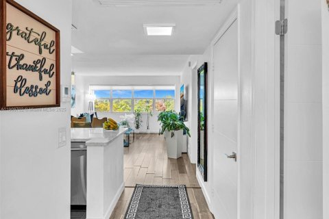 Copropriété à louer à Hallandale Beach, Floride: 1 chambre, 71.53 m2 № 1965883 - photo 14