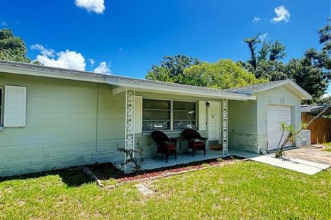 Casa en alquiler en Belleair Bluffs, Florida, 2 dormitorios, 83.61 m2 № 1802875 - foto 2