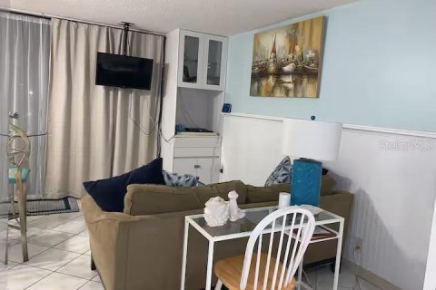 Condominio en venta en Clearwater, Florida, 1 dormitorio, 37.63 m2 № 2135575 - foto 3